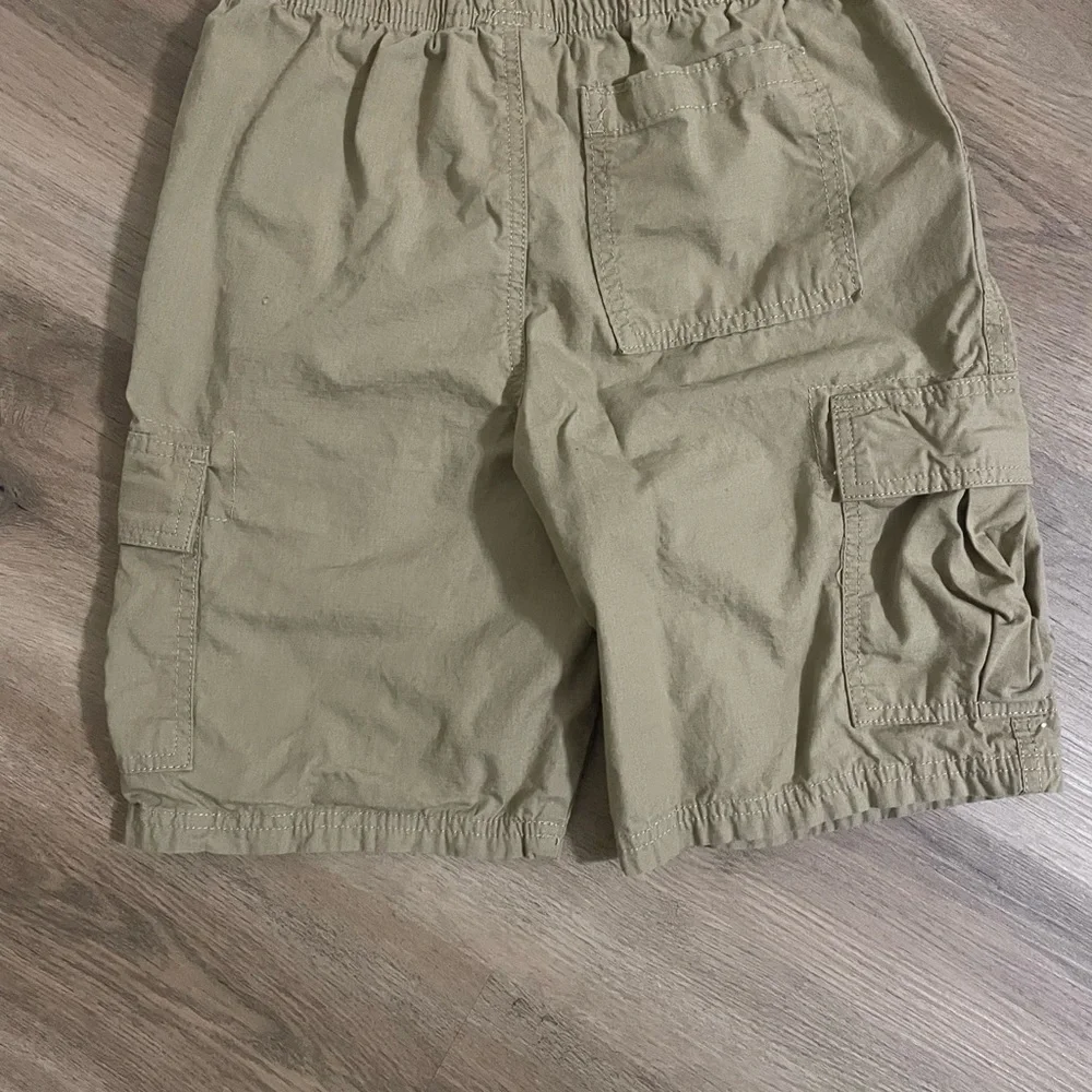 Boys size 10 Khaki‎ cargo shorts